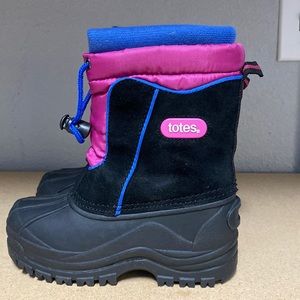 Totes Child action to snow boot